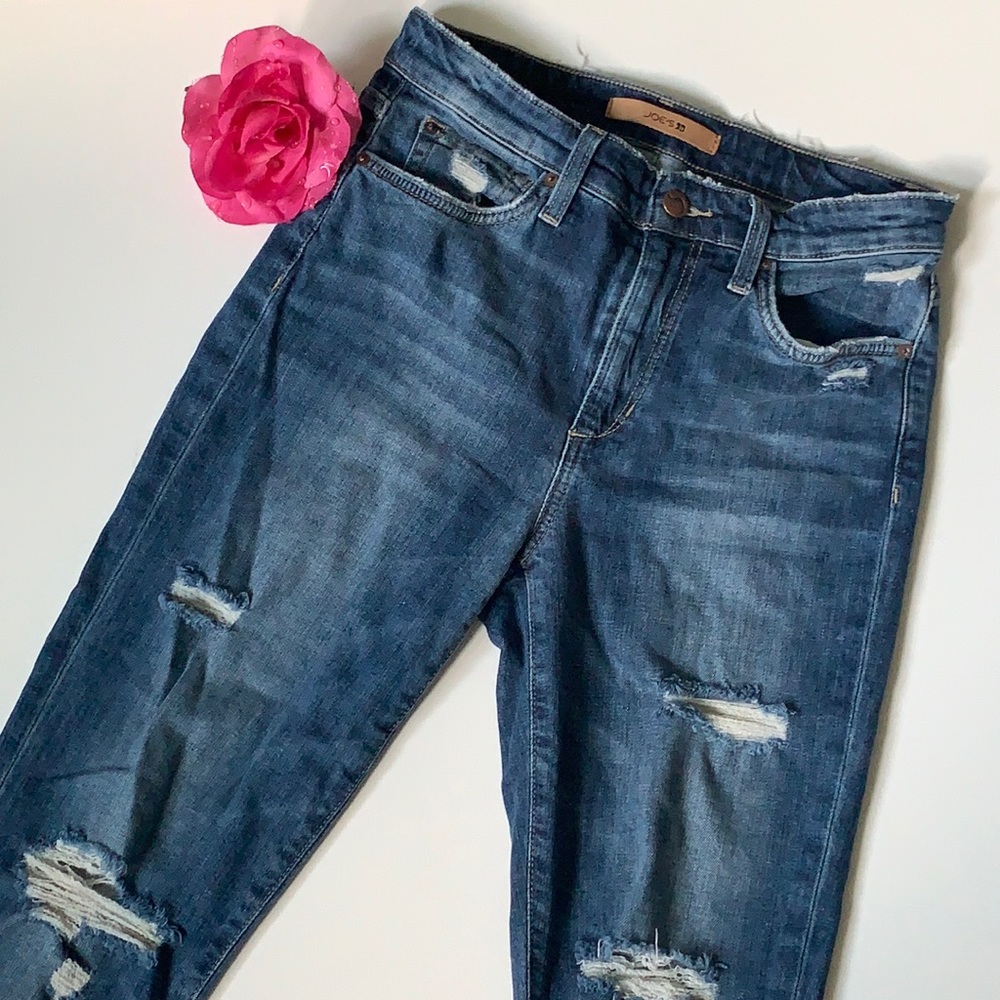 Joe’s Jeans Distressed High Rise Jeans. Size 28